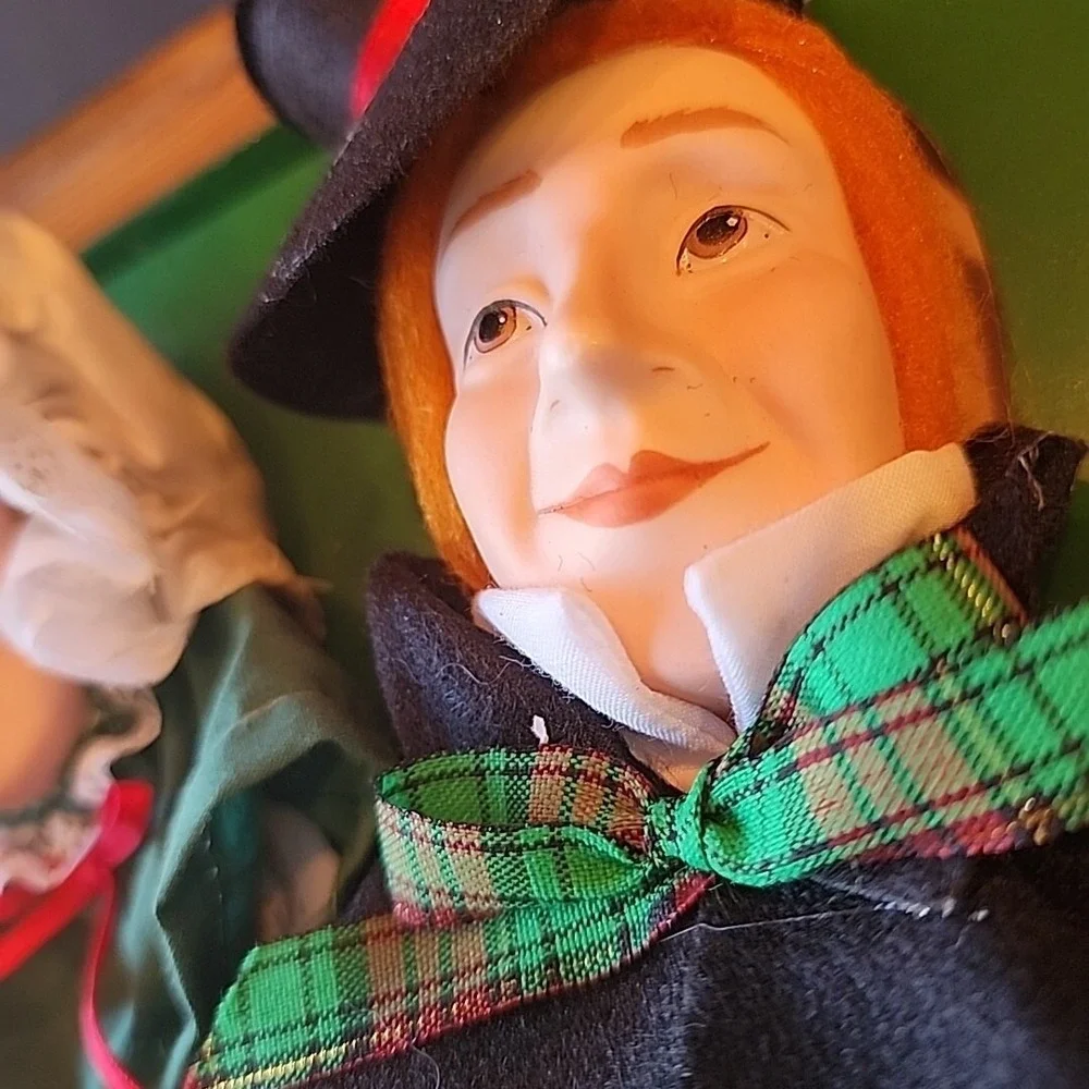 Department 56 Heritage Village Vintage Set of 2 Carolers with Original Box 1980s